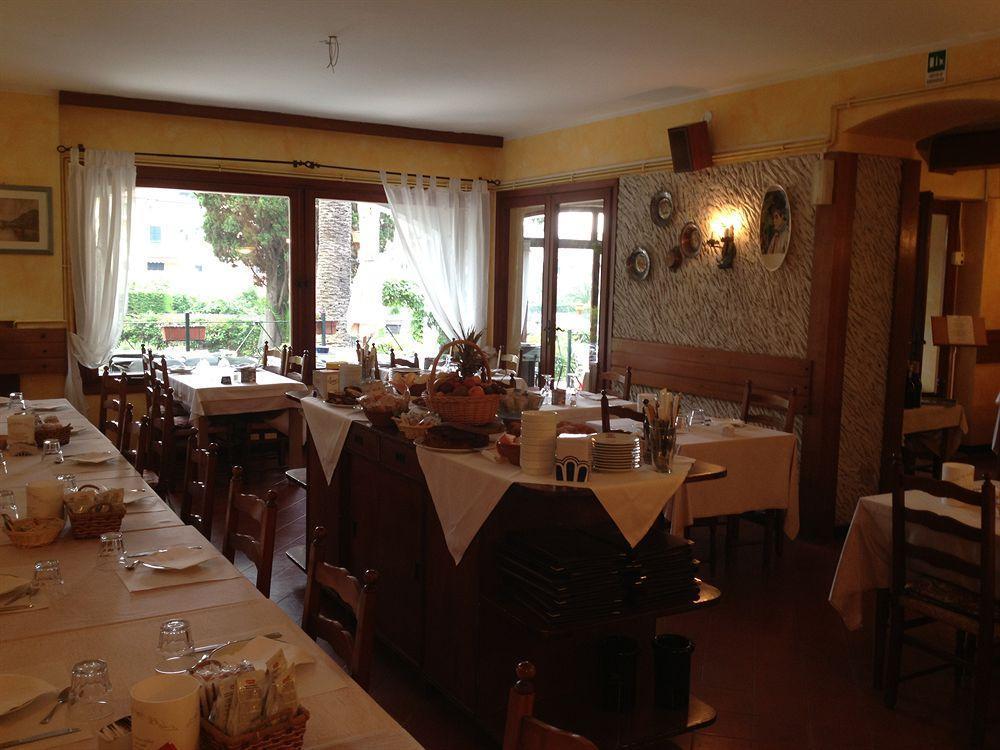 Hotel Ristorante Il Caminetto Диано Марина Екстериор снимка