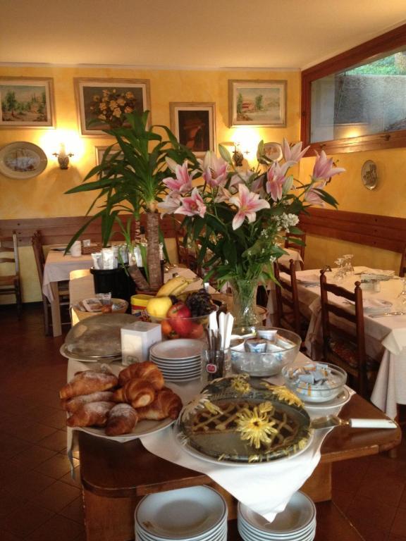 Hotel Ristorante Il Caminetto Диано Марина Екстериор снимка